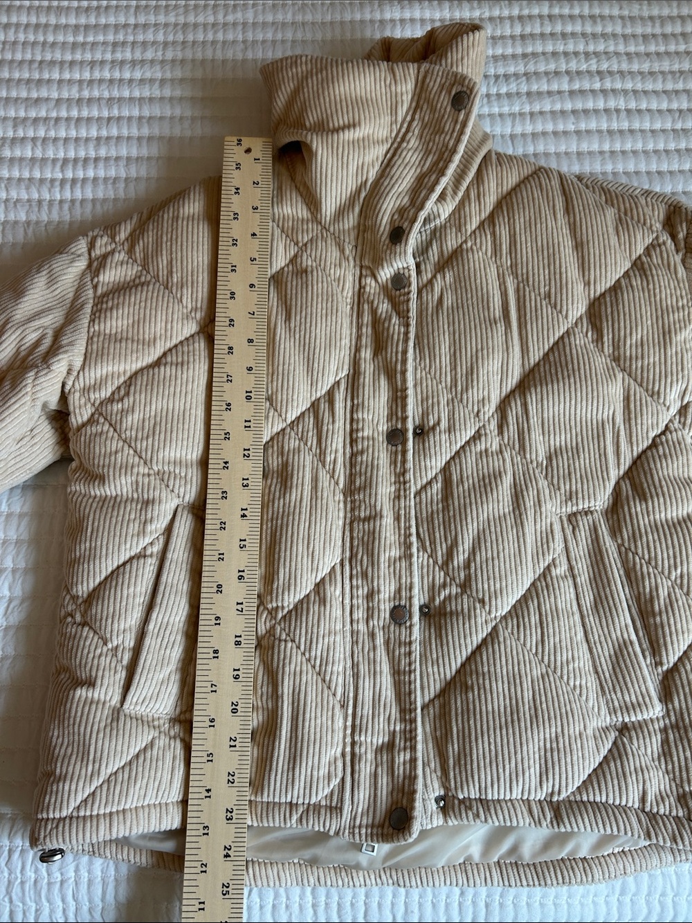 Levi's Women's Diamond Quilted Corduroy Puffer Jacket - Picture 8 of 11